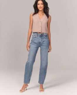 https://blondemrsfoster.com/wp-content/uploads/2021/04/mom-jeans-e1632853772305.jpeg