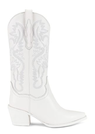 https://blondemrsfoster.com/wp-content/uploads/2021/04/white-boots-e1632853951779.jpeg